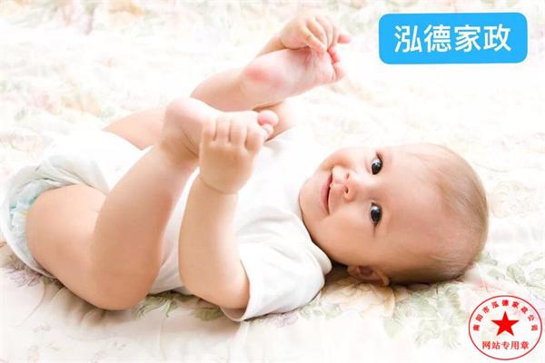 嬰兒打嗝小妙招。