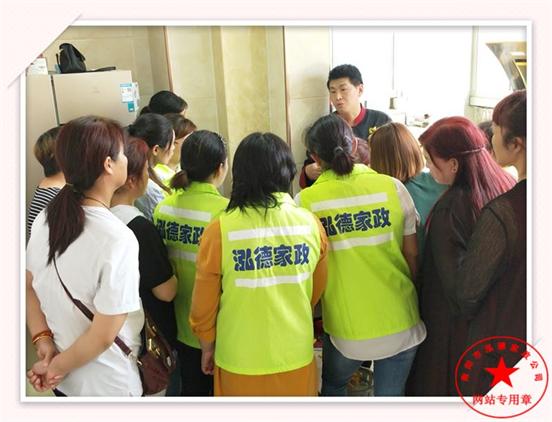 母乳喂養(yǎng)早知道。社旗有金牌月嫂嗎？
