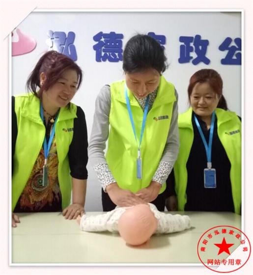 夏天怎么怎么判斷寶寶熱不熱。